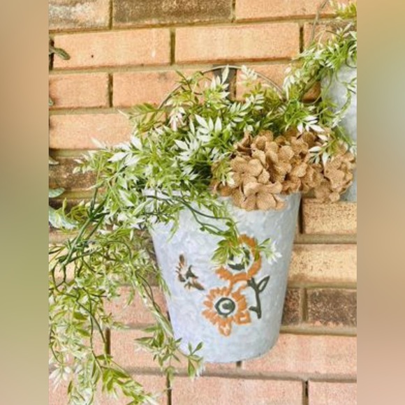 *Washed Metal Sunflower & Bee Wall Buckets Set of 2 - Picture 9 of 11